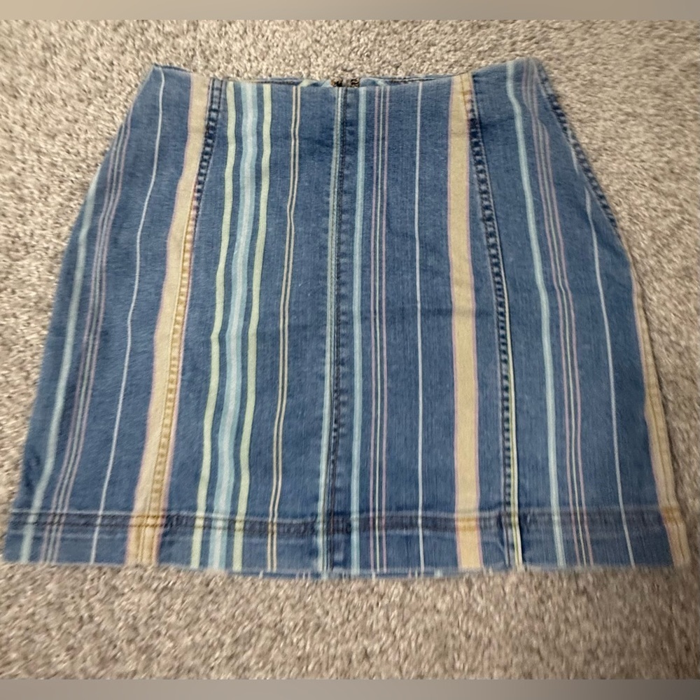 Like new! Adorable denim blue jean striped mini skirt wild fable size 2 - Picture 2 of 6